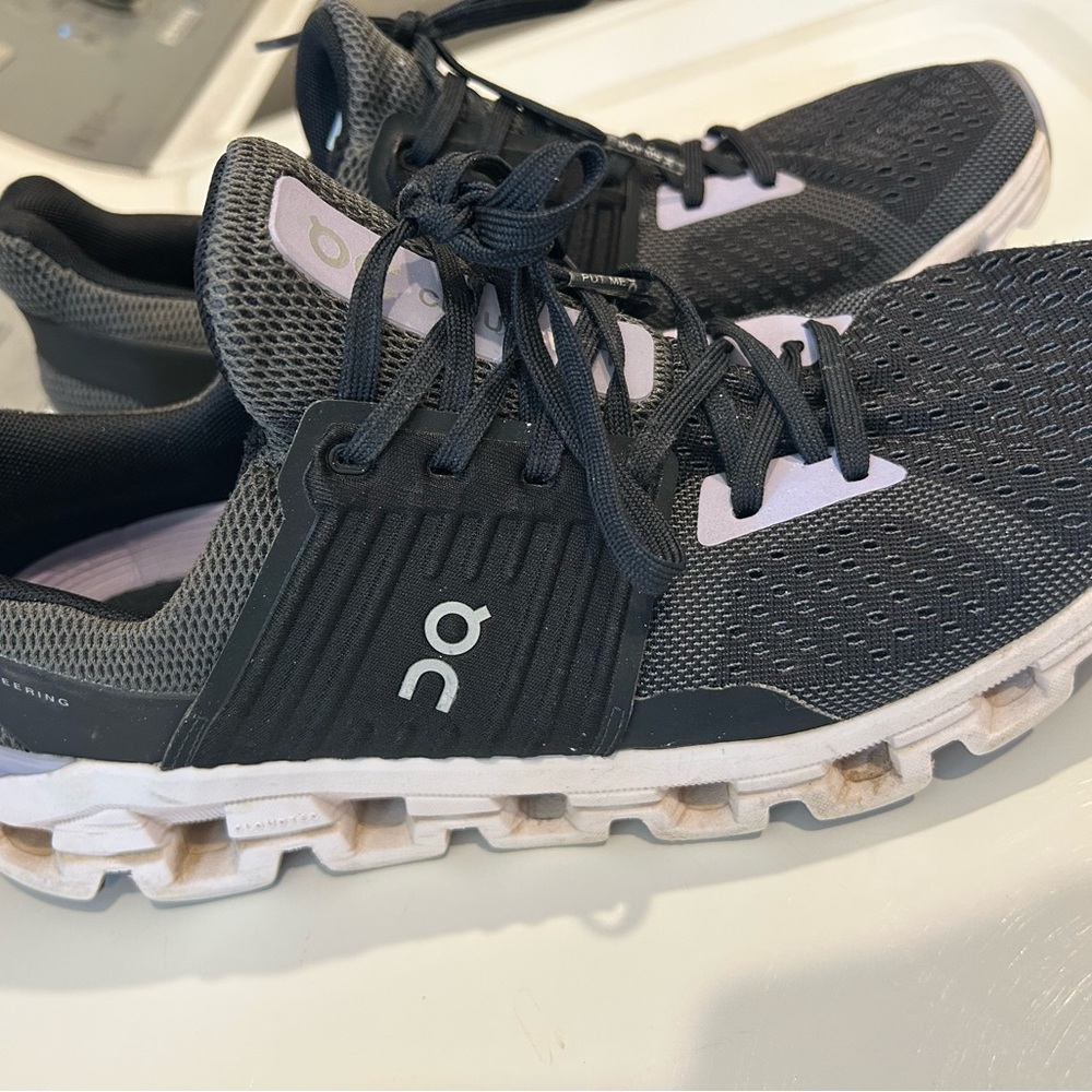 ON Women's Black Athletic Shoes